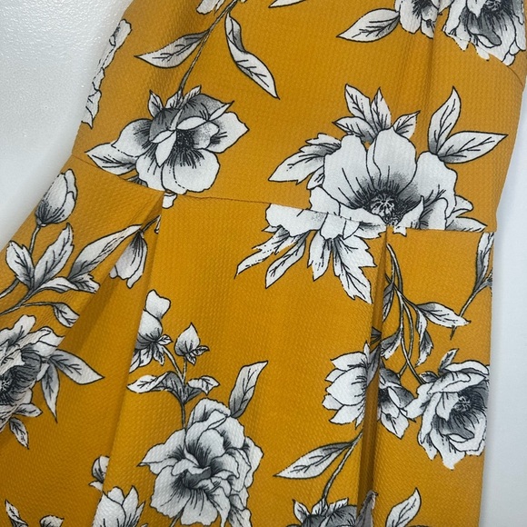 Halter Floral Dress - Picture 4 of 5